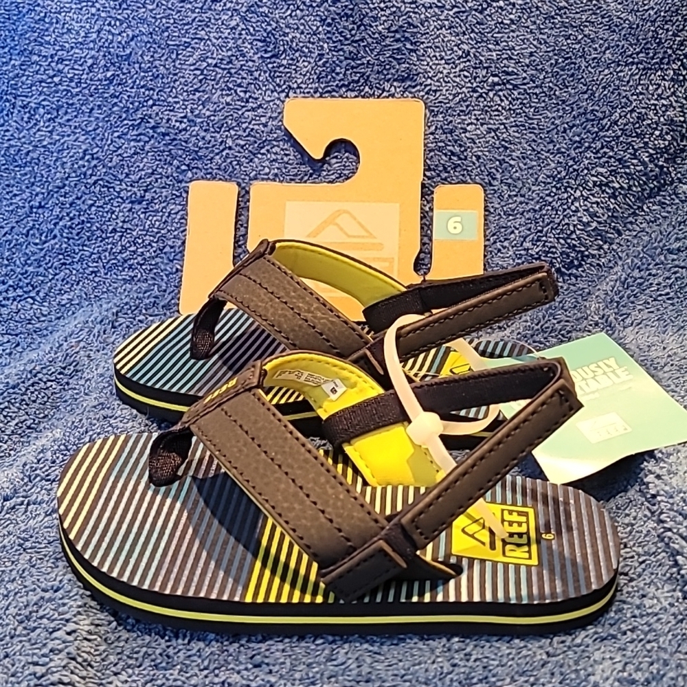 New with tags Reef Little Uni kids size 6 sandles